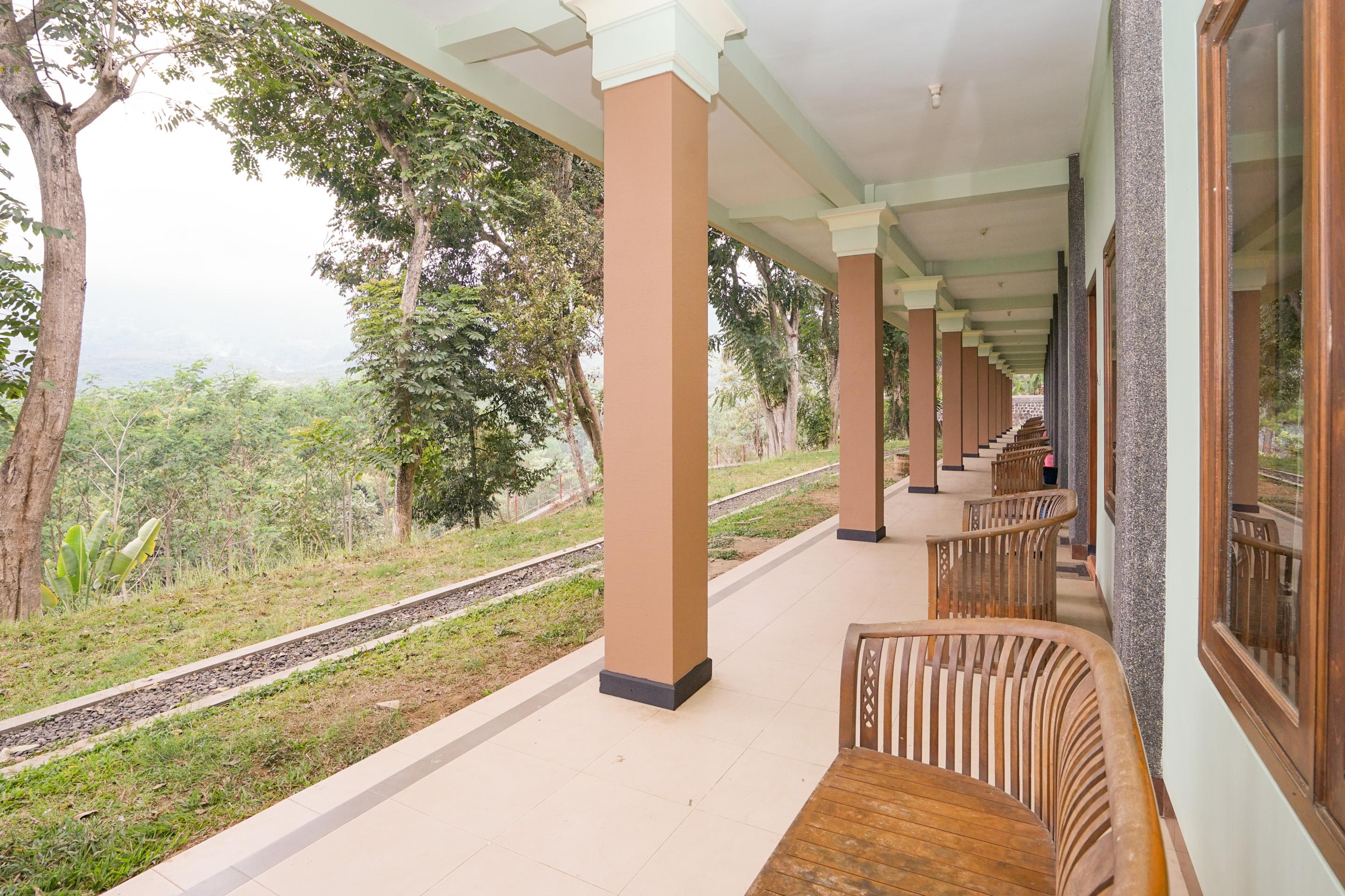 Hotel Bumi Bermi Permai Near Bermi Eco Park Mitra Reddoorz Probolinggo Exterior foto